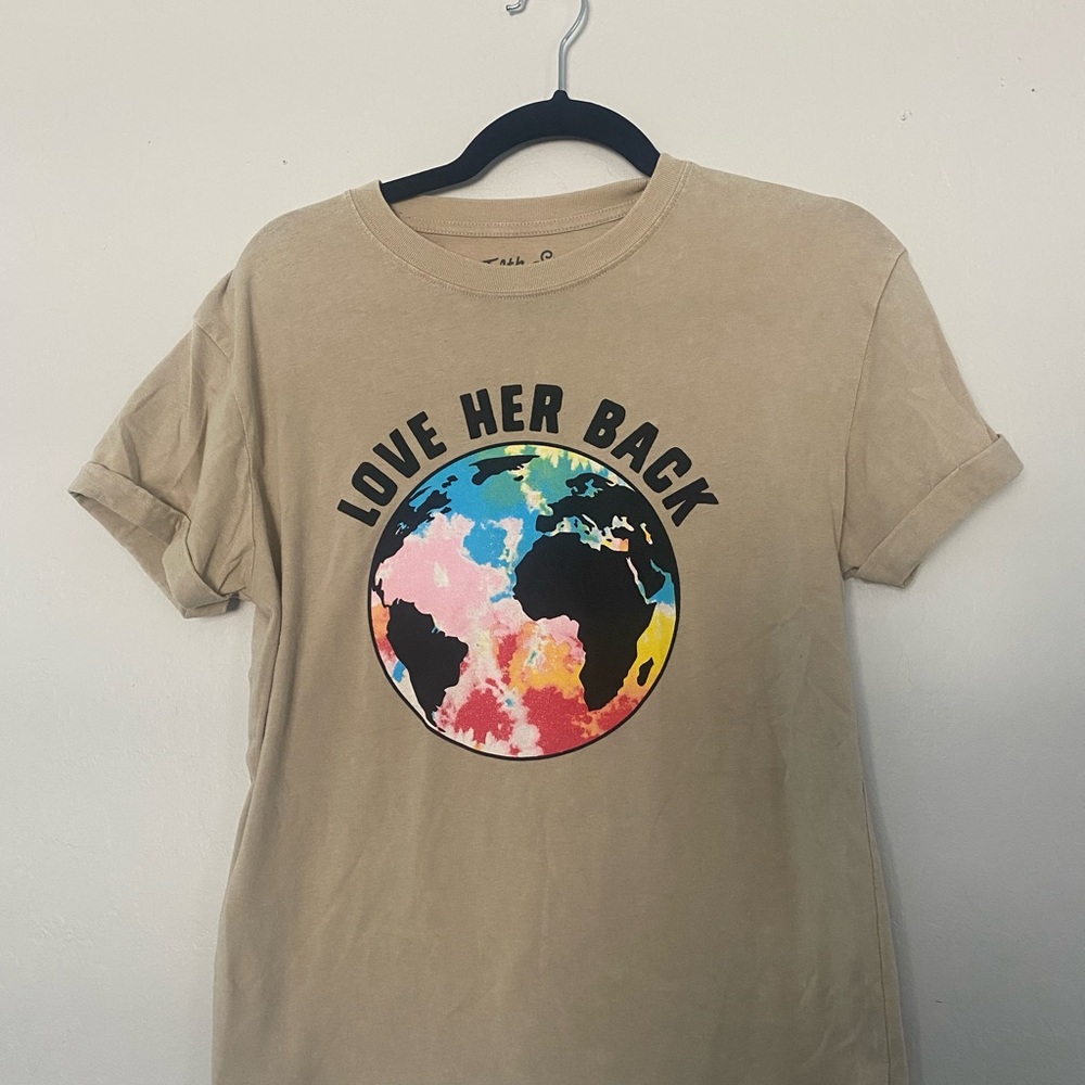 eARTh tee